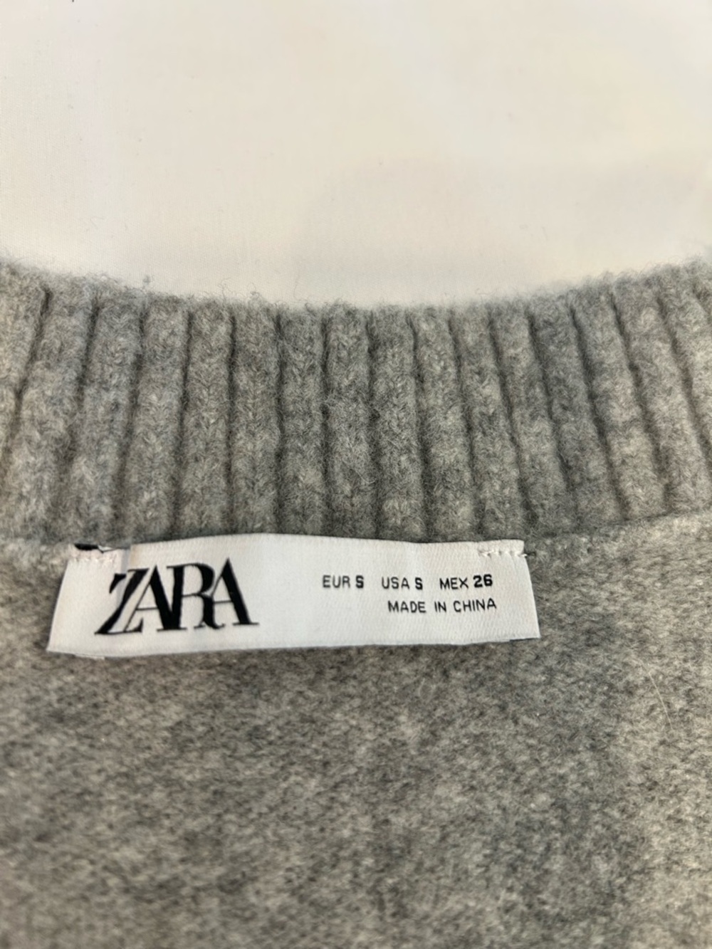 Zara Women's V-Neck Sweater in Heather Gray - Picture 3 of 6